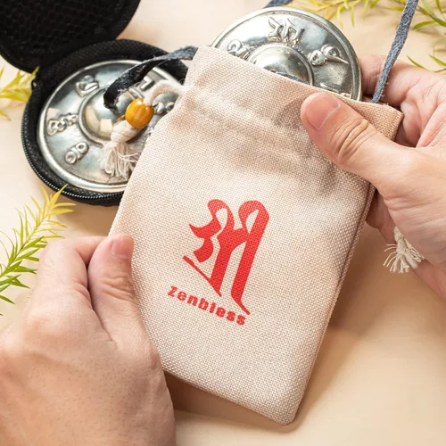 Vista 5 de ZenBless Platillos tibetanos Tingsha 2 piezas, con caja de almacenamiento y funda de tela, campanas de meditación sánscrito de latón blanco