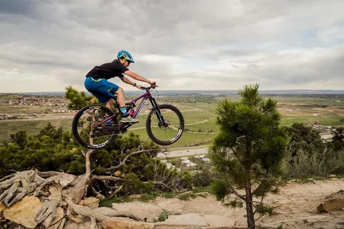 Vista 3 de Swiftwick VISION IMPRESSION Crew, National ParksStates Edition, Calcetines para correr, senderismo y ciclismo