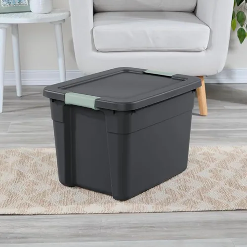 Vista 5 de Sterilite - Paquete de 6 contenedores de almacenamiento de plástico apilables con tapas y pestillo, 12 galones, gris/verde - Cajas con cierre