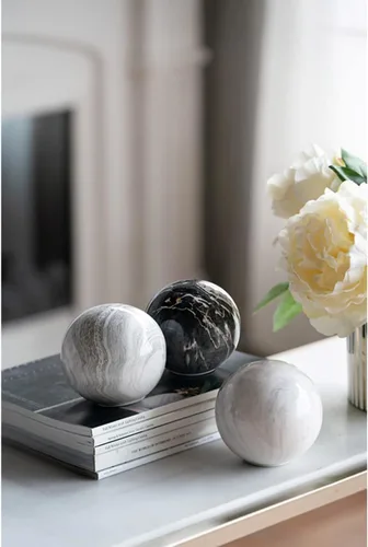 Vista 4 de A&B Home - Juego de 3 bolas de mármol marrón tostado, decoración del hogar, orbes decorativos para decoración de mesa, base plana para esfera de Gris