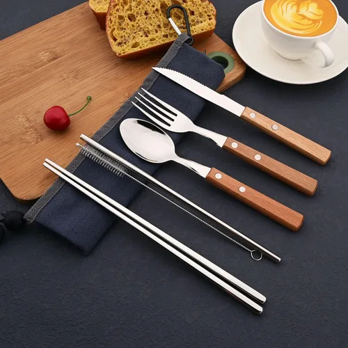 Vista 6 de JASHII Juego de cubiertos reutilizables de viaje, juego de cubiertos de acero inoxidable 304 con mango de madera, palillos y pajitas con diseño