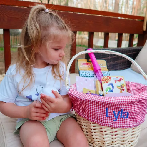 Vista 6 de Personalization Universe Cesta de Pascua clásica personalizada, forro de cesta de lavanda suave bordado, regalo de Pascua personalizado para niños