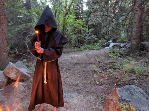 Vista 5 de JEGERMIG Disfraz de monje medieval con capucha, disfraz de monje renacentista, disfraz de Halloween, cosplay