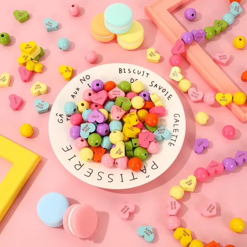 Vista 4 de Whaline 200 cuentas de madera para el día de San Valentín, cuentas de madera de corazón de conversación de dulces con cuerda de cáñamo, cuentas