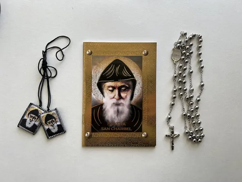 Vista 2 de Conjunto de San Charbel:"Novena San Charbel" Libro de Rezo, Rosario de Inoxidable y Estatua de San Charbel
