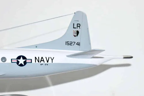 Vista 3 de VP-24 Batmen 1969 Modelo P-3B, modelo a escala de caoba