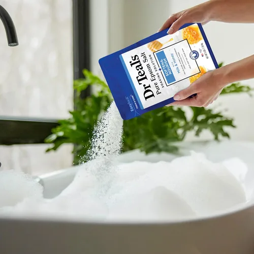 Vista 7 de Dr. Teal's Soften & Nourish Solución de baño de sal de Epsom con leche y miel, 48 oz (el empaque puede variar)