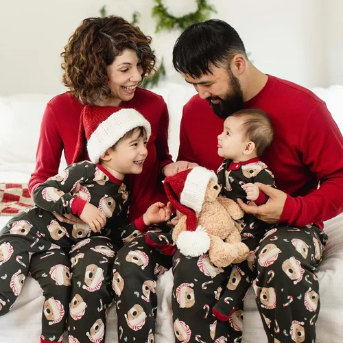 Vista 4 de Burt's Bees Baby - Pijamas navideños de algodón orgánico a juego para toda la familia