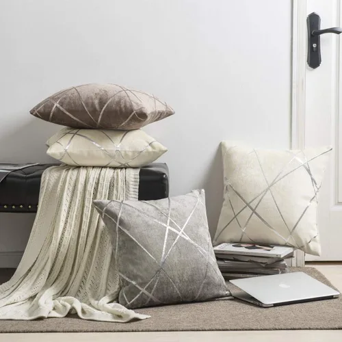 Vista 6 de GIGIZAZA - 2 paquetes de fundas de cojín de chenilla con rayas plateadas de jacquard para decoración de sofá Marfil