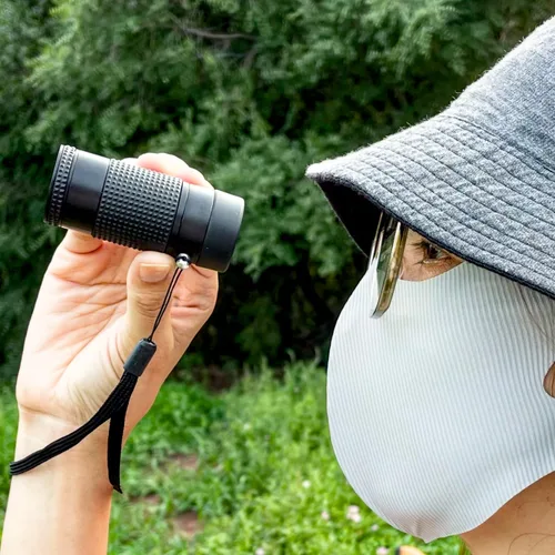 Vista 4 de Monocular de primer plano diseñado para usuarios de baja visión que tienen discapacidad visual. Monoculares de aumento de tamaño mini para visión a
