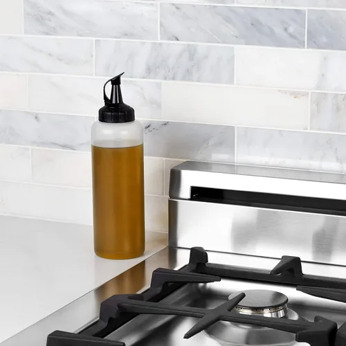 Vista 4 de OXO Good Grips Chef's Squeeze Bottle 16.0z & Good Grips Chef's Squeeze Bottle Set, plástico, translúcido