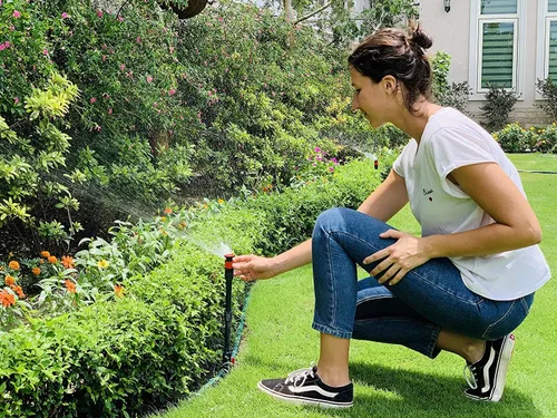 Vista 4 de Eden 98063 Sistema de riego de jardín con diseño flexible multiajustable sobre el suelo, rociador y manguera, juego de riego de plantas de bricolaje