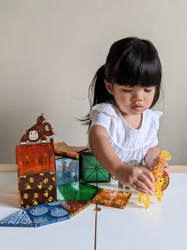 Vista 3 de MAGNA-TILES Safari Animals - Juego de construcción magnética de 25 piezas, la marca original de construcción magnética