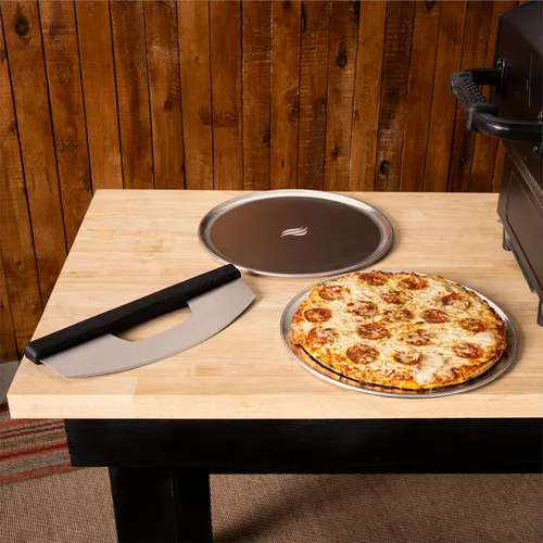 Vista 4 de BLACKSTONE Pizza Basics - Kit de herramientas con cáscara de pizza, cortador y sartenes y asas resistentes al calor