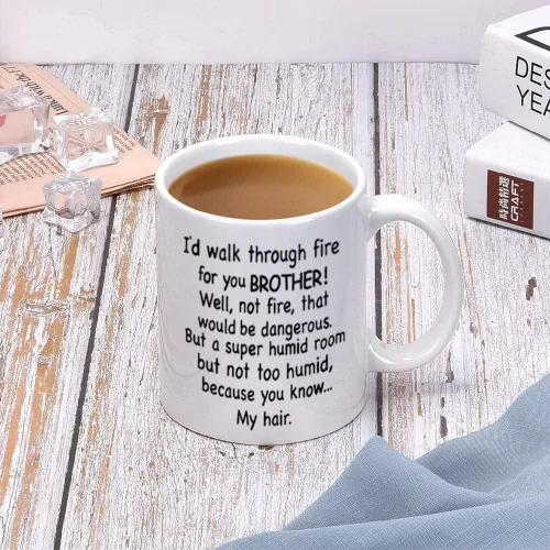 Vista 4 de DQG CVT Funny Brother Gifts - Taza de café con texto en inglés "I'd Walk Through Fire For You", taza familiar única, perfecta para cumpleaños