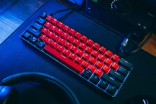 Vista 2 de Kraken Pro 60 - Teclado mecánico 60 RGB para juegos interruptores de velocidad plateados