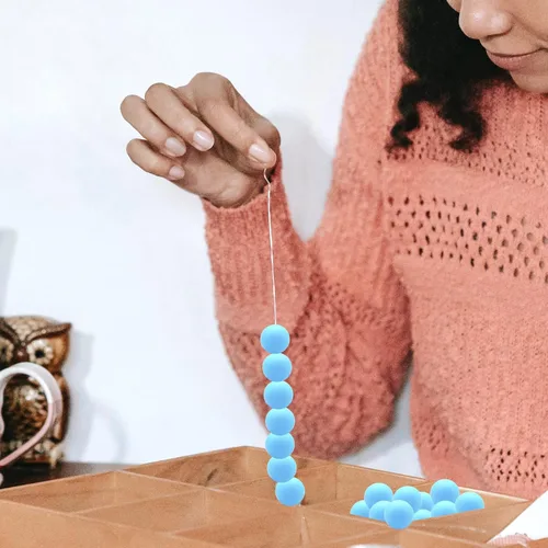 Vista 4 de DIYOMR 100 cuentas redondas de silicona para joyería y manualidades (0.59 pulgadas, azul)