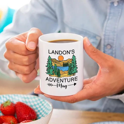 Vista 2 de Taza personalizada de fogata – 11 oz y 15 onzas, nombre personalizado, diseños de aventura y montaña, perfecta para campistas y viajeros