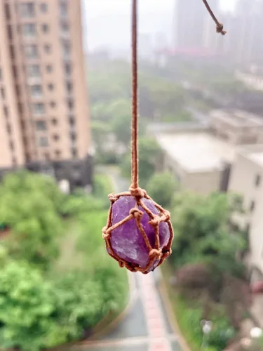 Vista 4 de AITELEI Collar con colgante de cristal de amatista natural crudo para curación de chakras de Reiki, piedra de tratamiento con cuerda tejida a mano