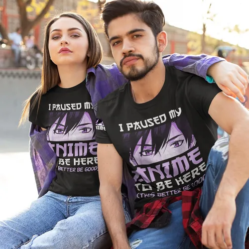 Vista 2 de Camiseta de manga Otaku con texto en inglés "I Paused My Anime to Be Here