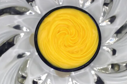 Vista 4 de Benu Mantequilla hidratante para el cabello 100% natural para peinar el cabello con vitamina E