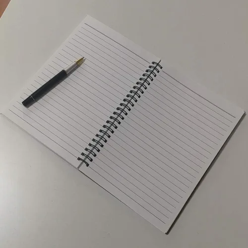 Vista 2 de YUREE Cuaderno con espiral forrado, tamaño A5, papel grueso de 3.53 oz/m² y tapa dura de estraza, 60 hojas (120 páginas), 8.4 x 6 pulgadas, gris