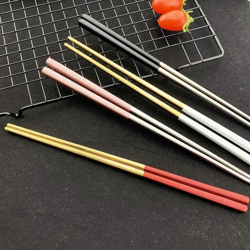 Vista 6 de JASHII 5 pares de palillos de acero inoxidable 304, palillos reutilizables, palillos de metal ligeros para fideos de sushi, 9 pulgadas (negro dorado)
