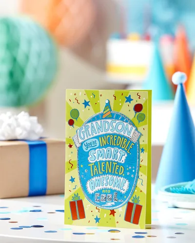 Vista 6 de American Greetings Tarjeta de cumpleaños para nieto (Bragging About You)