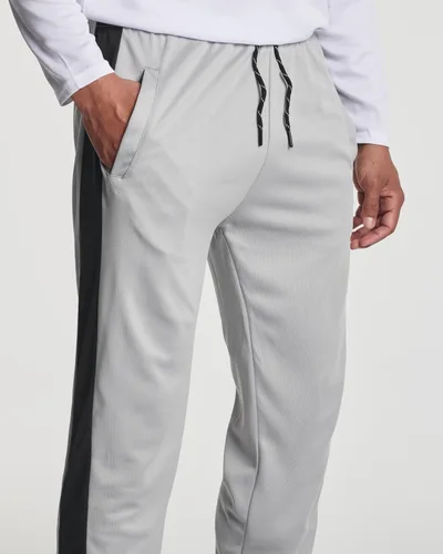 Vista 4 de Real Essentials Paquete de 3 pantalones deportivos de malla Tech para hombre con bolsillos (disponibles en tallas grandes y altas)
