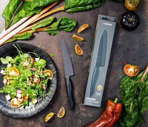Vista 2 de Kyocera Innovation Series - Cuchillo de corte de cerámica de 5 pulgadas, con mango ergonómico suave al tacto, hoja negra, mango negro