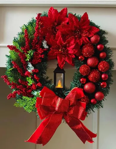 Vista 3 de Corona de Navidad con lámpara de aceite LED, funciona con pilas (no incluida), lazo rojo grande, adornos de bayas, decoración de puerta de Navidad