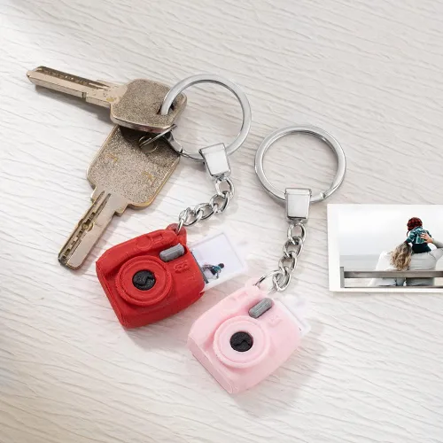 Vista 2 de Llavero de mini cámara con foto personalizada, regalos para amigos, amantes de niños, llaveros personalizados para fotos para mujeres, llavero