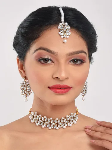 Vista 4 de Efulgenz Indian Jewelry Crystal Choker Faux Pearl Floral Necklace Earrings Maang Tikka Bollywood Wedding Bridal Jewelry Set for Women
