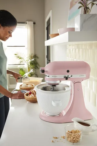 Vista 3 de Accesorio para máquina de helados KitchenAid para batidora de pie, 2 cuartos de galón, KSMICM, color blanco