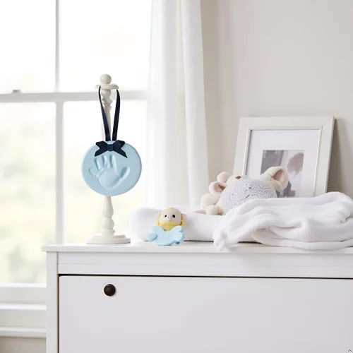 Vista 7 de Pearhead Easy DIY Babyprints - Kit de adornos de huellas de bebé con cinta, color azul (paquete de 2)