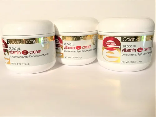 Vista 10 de Colonial Dames Crema Hidratante Concentrada de Vitamina E 28,000 UI para hidratar e hidratar la piel seca agrietada y líneas finas.