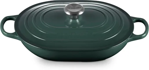 Vista 14 de Le Creuset - Cacerola ovalada de hierro fundido esmaltado con tapa, 3.75 cuartos de galón, sal marina Sea Salt