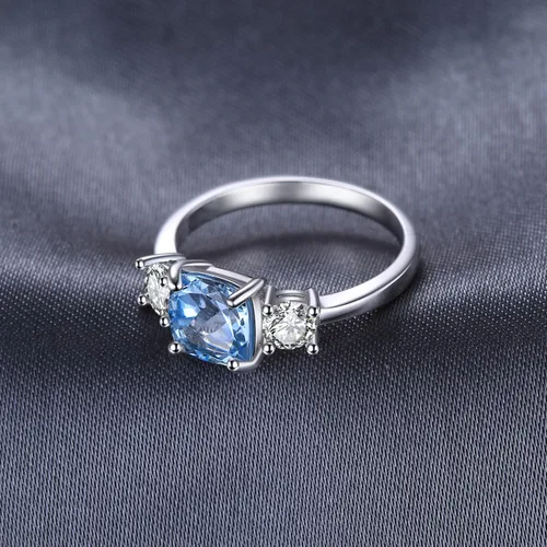 Vista 4 de JewelryPalace Anillos de 2.6ct con topacio azul genuino de corte cojín de 3 piedras para ella, anillo de promesa de 14K chapado en oro blanco 1-latón
