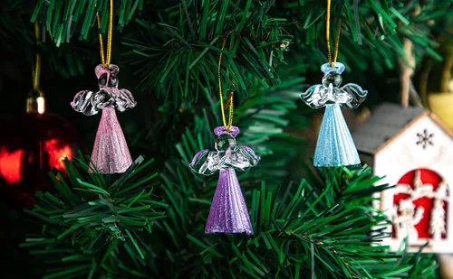 Vista 3 de 12 adornos de ángel dorado de cristal, ángeles de la guarda, adornos para árbol de Navidad de 2.1 pulgadas, colorido mini ángel colgante hilado