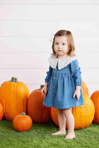 Vista 2 de Mud Pie Vestido de mezclilla con ojales para niñas de talla única