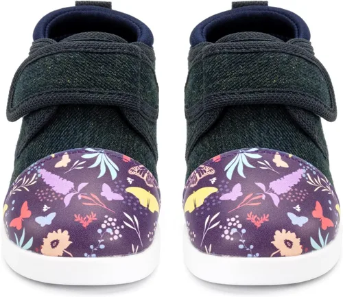 Vista 2 de ikiki Zapatillas deportivas para niños pequeños y niños pequeños. Tenis de ajuste espacioso. Nota no chirriantes, puntera y talón de cuero vegano