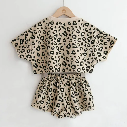 Vista 2 de Conjunto de ropa de verano con estampado de leopardo y camiseta y pantalones cortos, 2 piezas