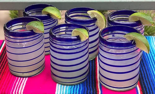 Vista 3 de Dos Sueños Vasos mexicanos soplados a mano, juego de 6 vasos con diseño de espiral azul (10 onzas cada uno)