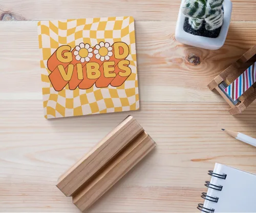 Vista 4 de Groovy Good Vibes Retro 70s Hippie Daisy Flower Distorted Placa de madera a cuadros con soporte de madera, placa de madera inspiradora