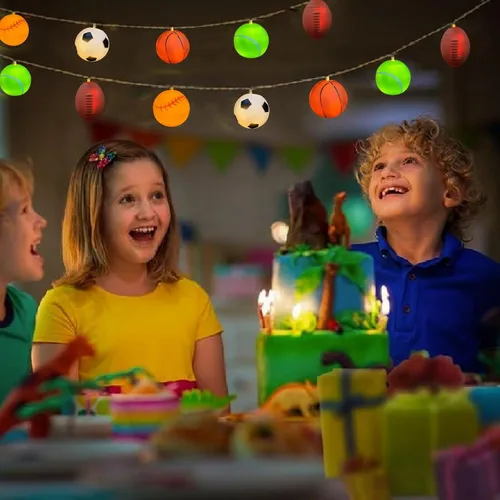 Vista 9 de 10 bolas deportivas de 5.4 ft de largo, funciona con pilas, con forma de fútbol, luces LED de noche para Halloween, Navidad, Acción de Gracias