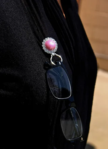 Vista 3 de Elegantes gafas de lectura simples rectangulares con bisagra de resorte diseño delgado ajuste cómodo