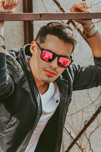 Vista 14 de FEISEDY Gafas de sol polarizadas para hombres y mujeres, para conducir, ciclismo, correr, golf, deportes, gafas ligeras, TR90, marco B2915