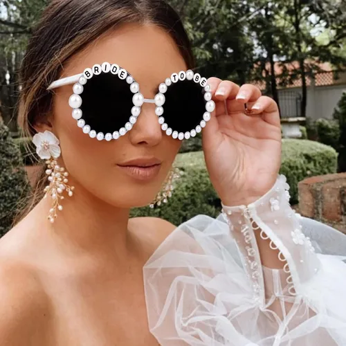 Vista 4 de JUSTOTRY Gafas de sol de novia para despedida de soltera - Gafas de sol para despedida de soltera, regalos de despedida de soltera, accesorios