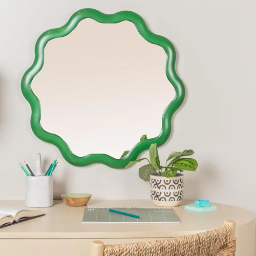 Vista 7 de Creative Co-Op Espejo de pared ondulado de madera festoneada, verde