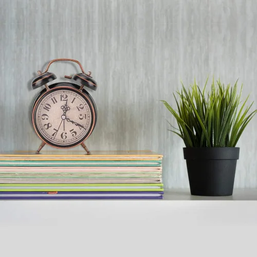 Vista 8 de AUNMAS Reloj despertador vintage, alarma de campana doble con esfera luminosa brillante, gestión de tiempo de noche retro para adultos con sueño
